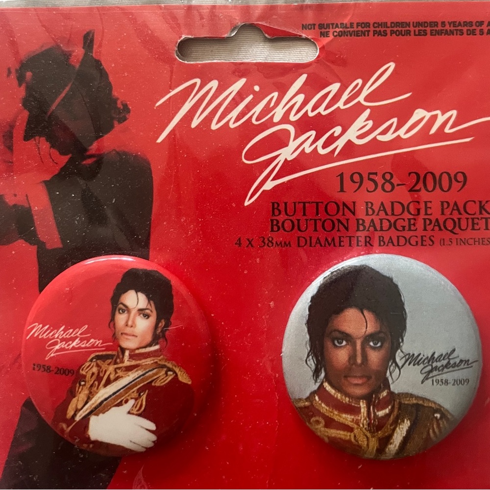 MICHAEL JACKSON,NEW 2009 OFFICIAL SET OF 4 PINBACK BUTTONS BADGE PACK 1.5” - Picture 4 of 7